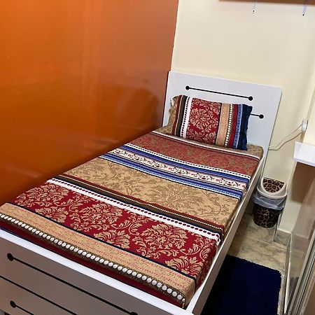Appartement Moon Backpackers , Al Rigga , Partition For Couples And For Singles à Dubaï Extérieur photo