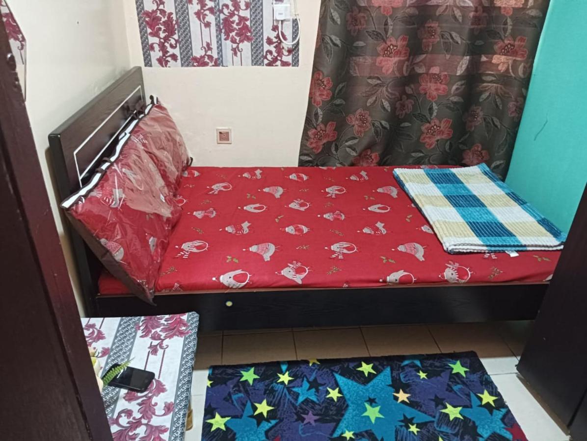 Appartement Moon Backpackers , Al Rigga , Partition For Couples And For Singles à Dubaï Extérieur photo