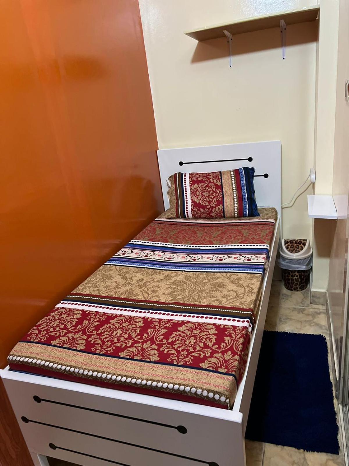 Appartement Moon Backpackers , Al Rigga , Partition For Couples And For Singles à Dubaï Extérieur photo