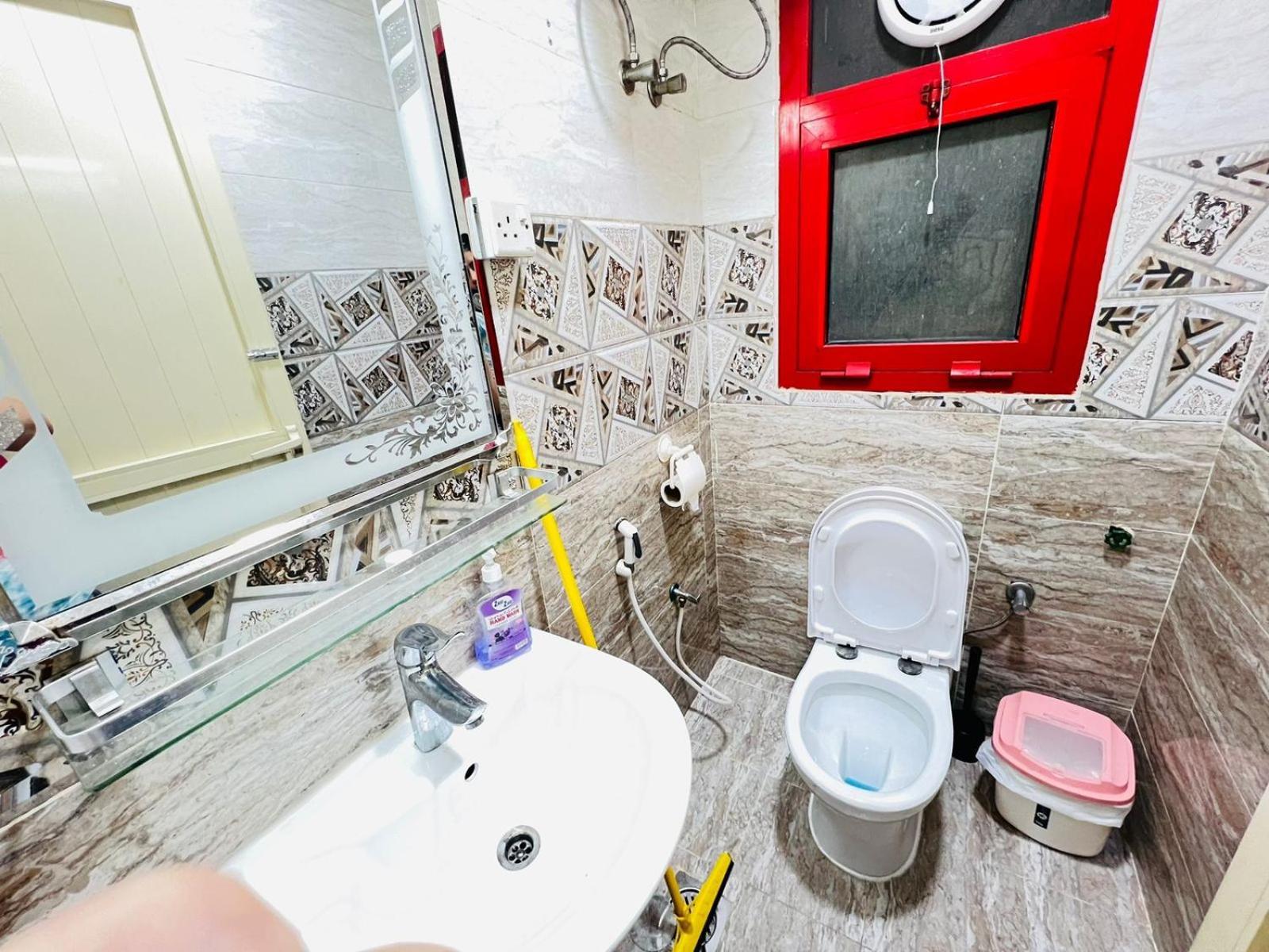 Appartement Moon Backpackers , Al Rigga , Partition For Couples And For Singles à Dubaï Extérieur photo
